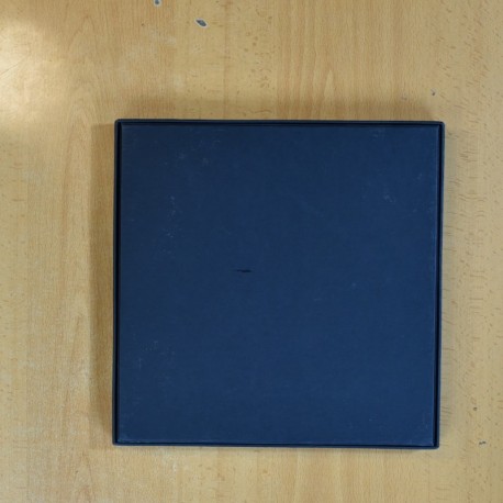 VARIOS - THE NORTH IS PROTECTED - BOX 10 PULGADAS + LIBRETO