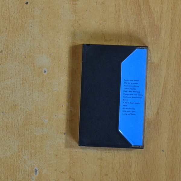 THE BEATLES - AT THE HOLLYWOOD BOWL - CASSETTE