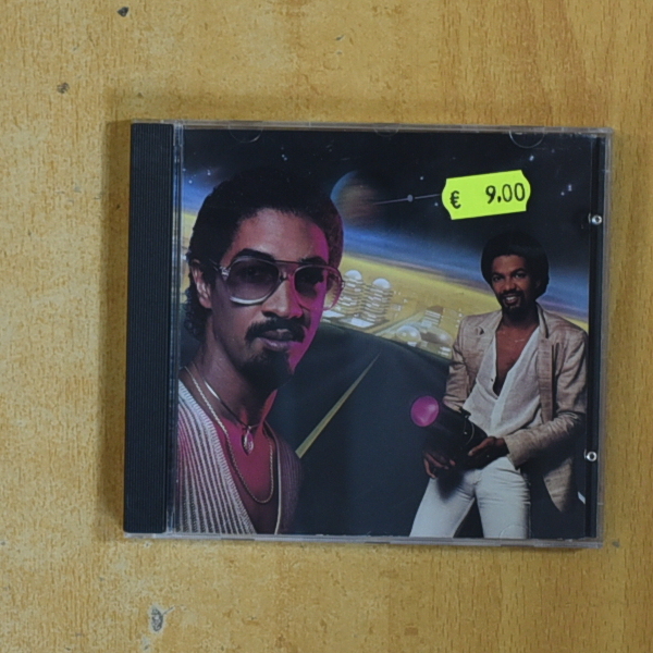 [422904] THE BROTHERS JOHNSON - LIGHT UP THE NIGHT - CD